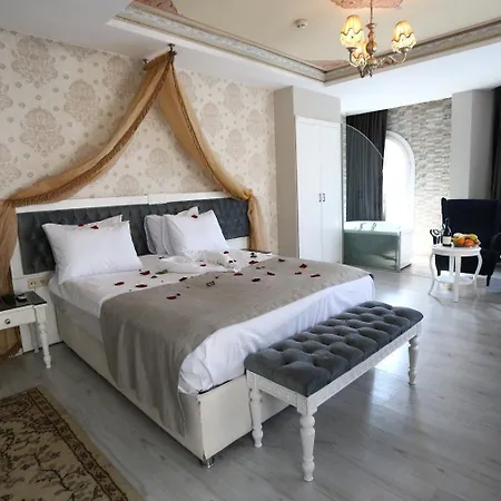 Albatros Premier Hotel 4*
