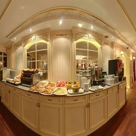 Albatros Premier 4*